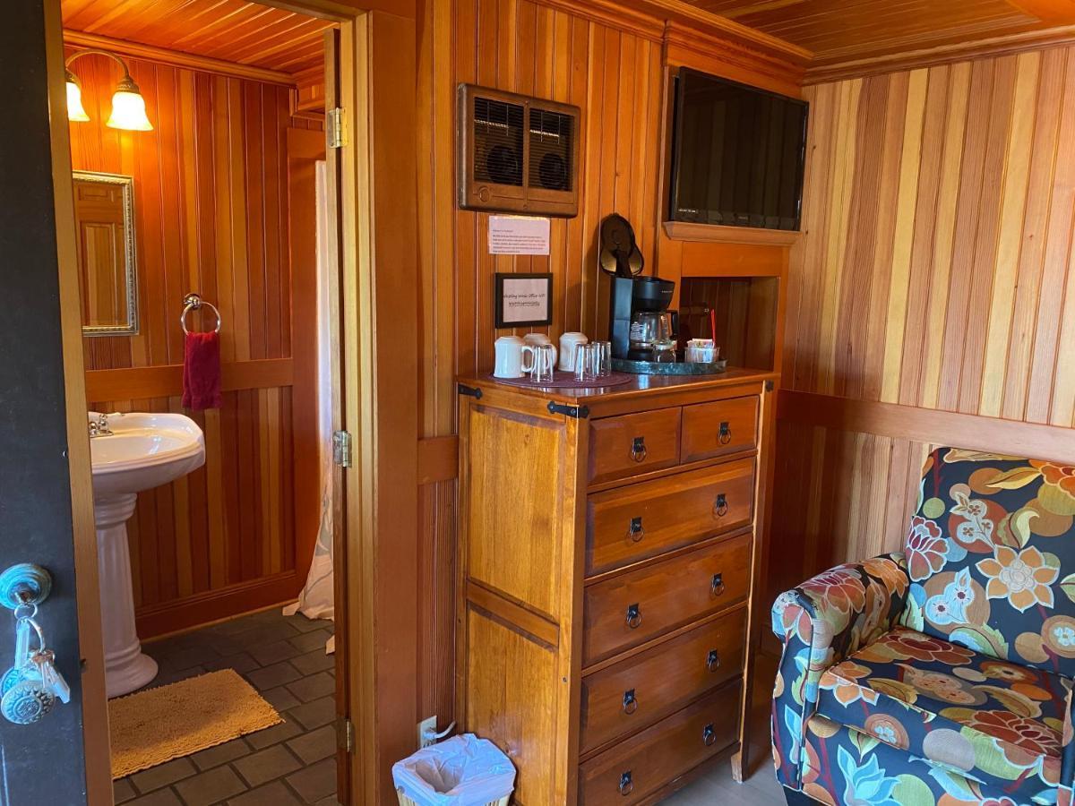Whistling Winds Motel Lincoln City Buitenkant foto