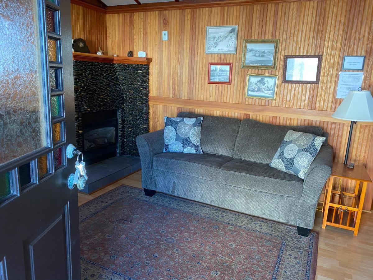 Whistling Winds Motel Lincoln City Buitenkant foto