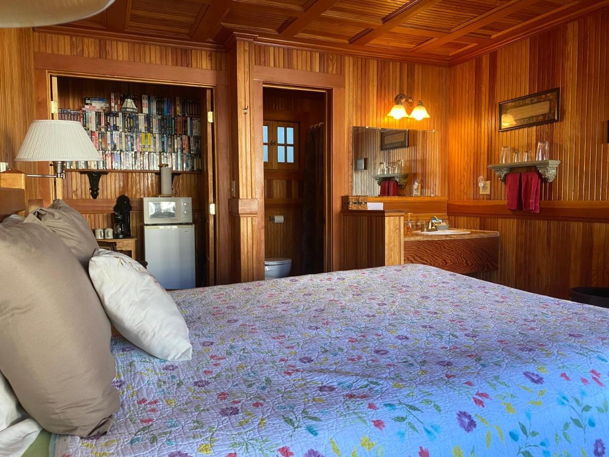 Whistling Winds Motel Lincoln City Buitenkant foto