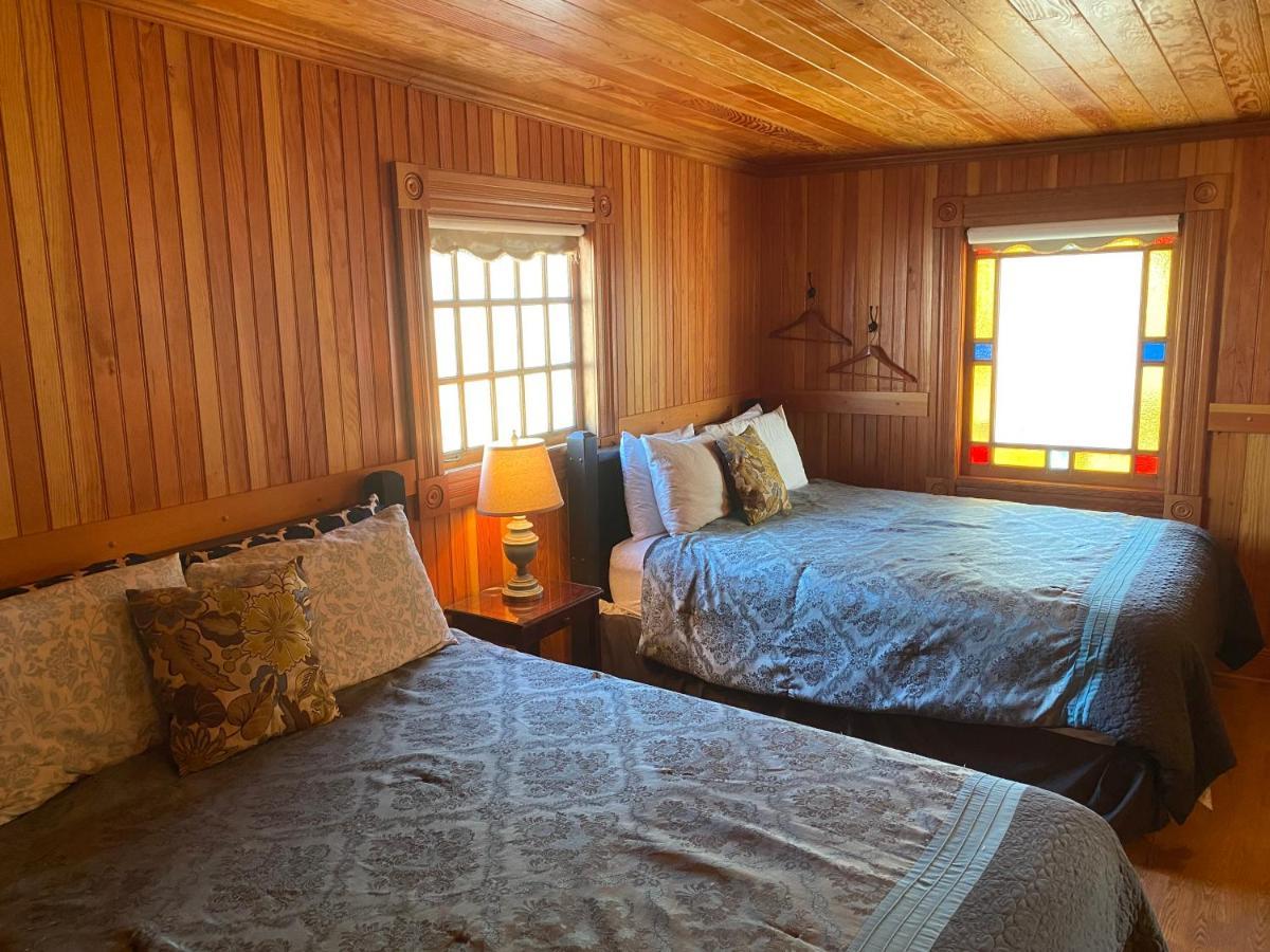 Whistling Winds Motel Lincoln City Buitenkant foto