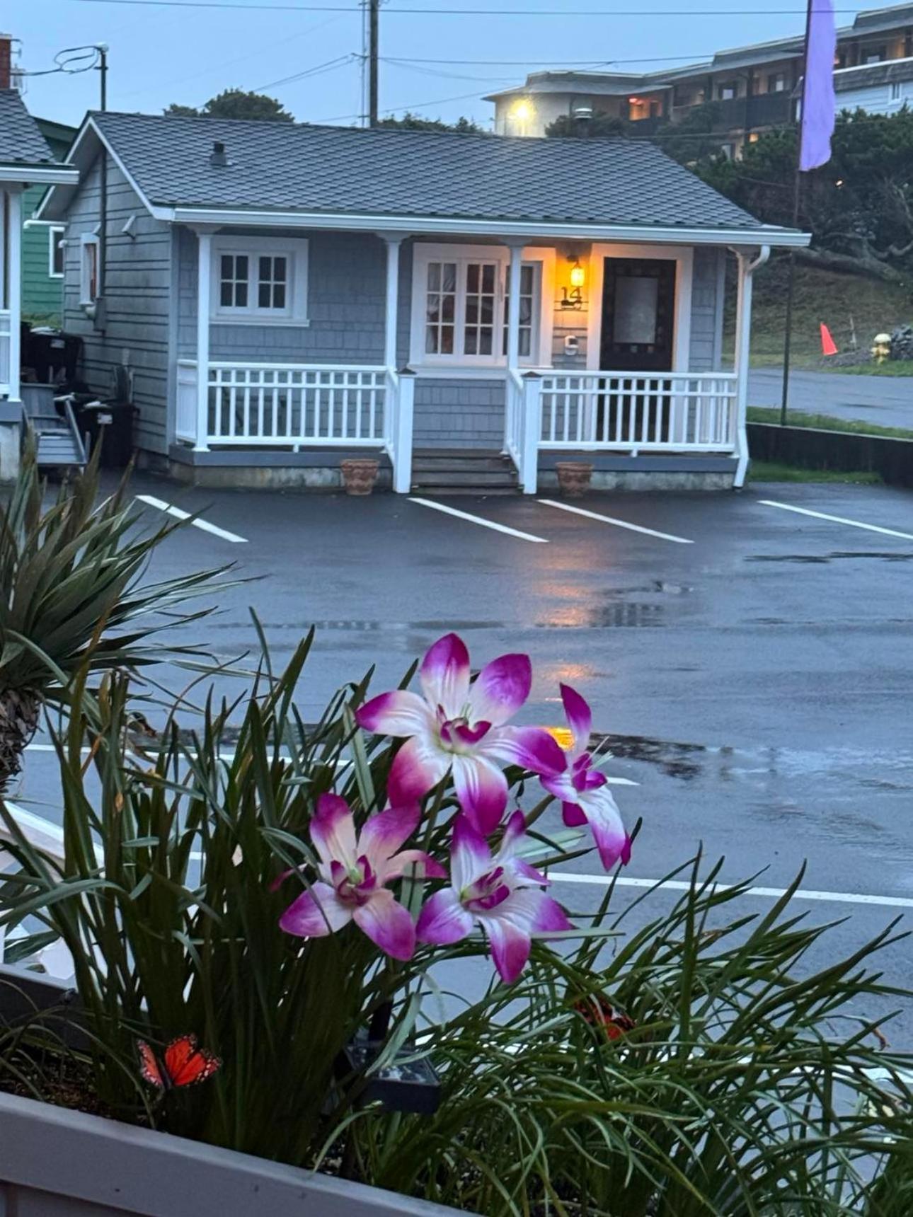 Whistling Winds Motel Lincoln City Buitenkant foto