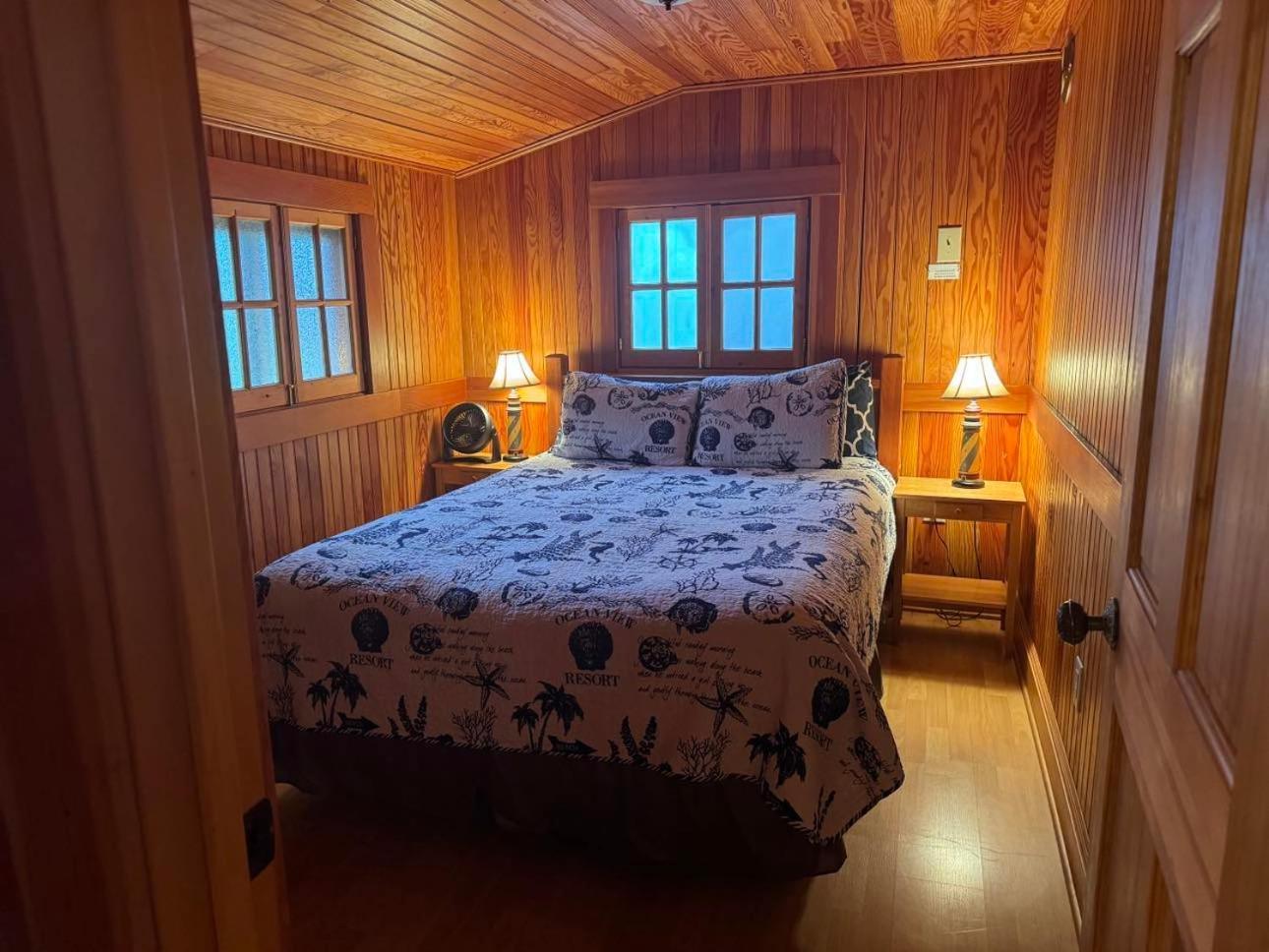 Whistling Winds Motel Lincoln City Buitenkant foto