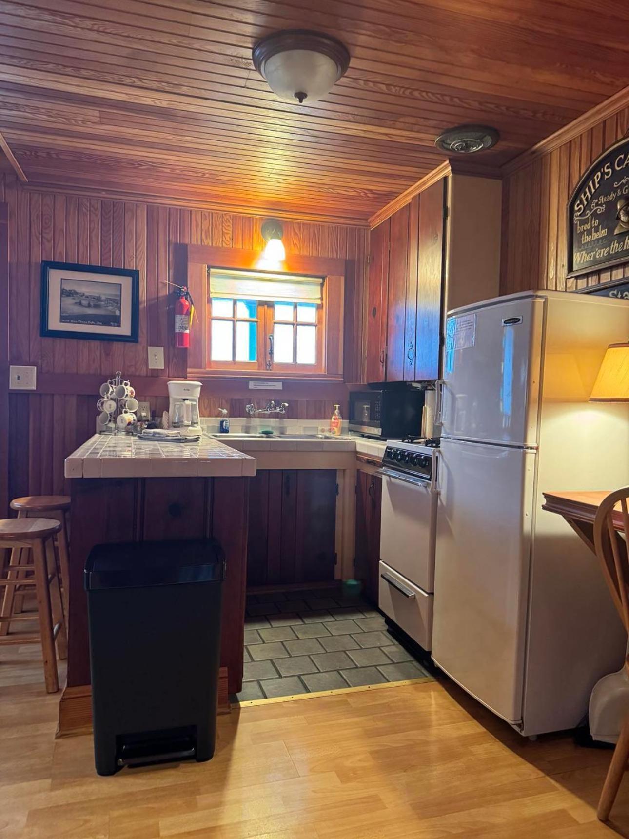 Whistling Winds Motel Lincoln City Buitenkant foto