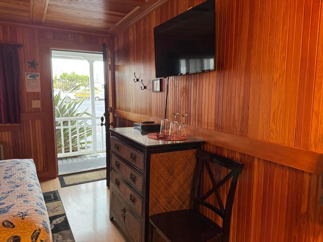 Whistling Winds Motel Lincoln City Buitenkant foto