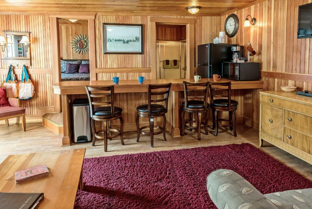 Whistling Winds Motel Lincoln City Buitenkant foto