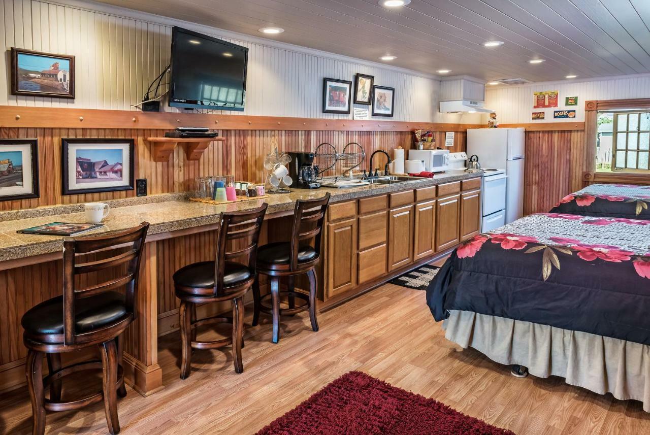 Whistling Winds Motel Lincoln City Buitenkant foto